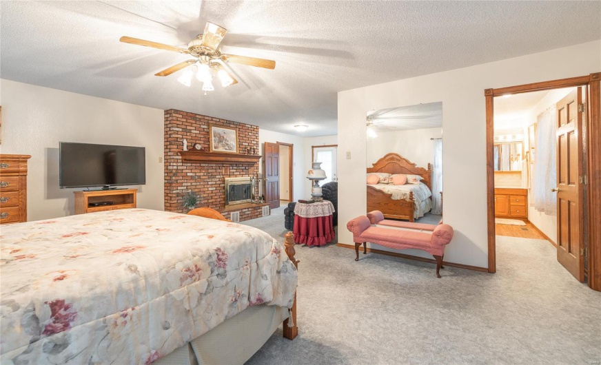 13907 Highway T, Fredericktown, Missouri 63645, 5 Bedrooms Bedrooms, 14 Rooms Rooms,4 BathroomsBathrooms,Farm,For Sale,Highway T,MAR25028986