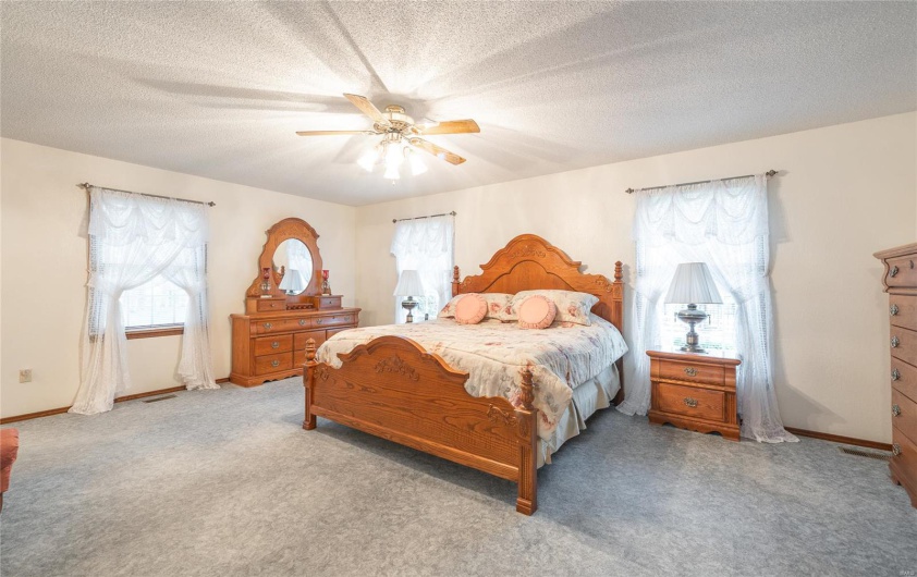 13907 Highway T, Fredericktown, Missouri 63645, 5 Bedrooms Bedrooms, 14 Rooms Rooms,4 BathroomsBathrooms,Farm,For Sale,Highway T,MAR25028986