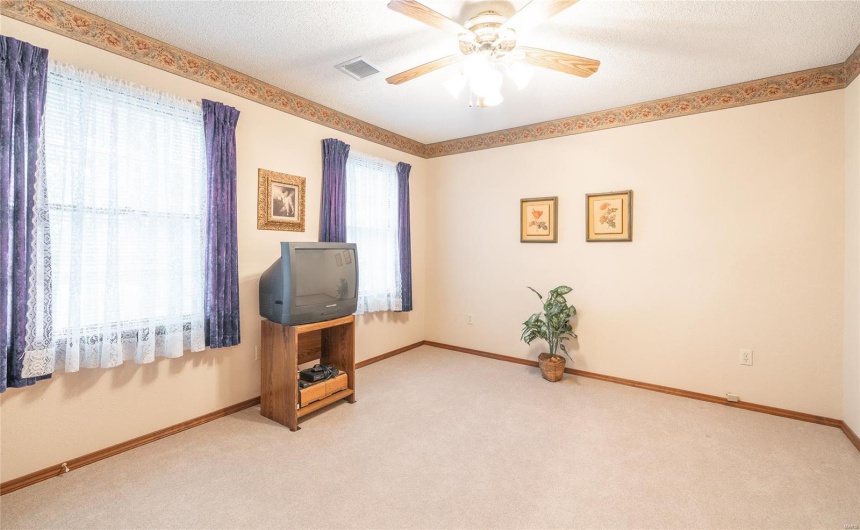 13907 Highway T, Fredericktown, Missouri 63645, 5 Bedrooms Bedrooms, 14 Rooms Rooms,4 BathroomsBathrooms,Farm,For Sale,Highway T,MAR25028986