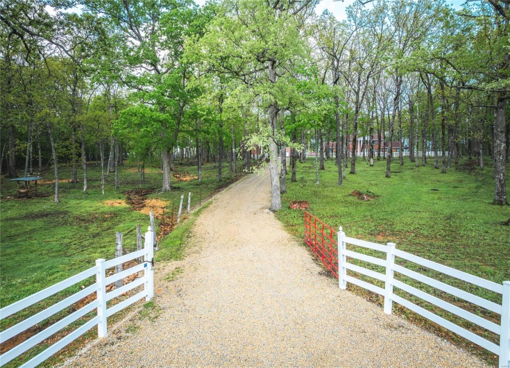 13907 Highway T, Fredericktown, Missouri 63645, 5 Bedrooms Bedrooms, 14 Rooms Rooms,4 BathroomsBathrooms,Farm,For Sale,Highway T,MAR25028986