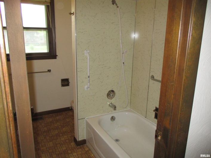 505 JACKSON Street, DeSoto, Illinois 62924, 3 Bedrooms Bedrooms, 0 ,1 BathroomBathrooms,Residential,For Sale,JACKSON,0,RMAEB457821