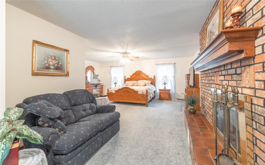 13907 Highway T, Fredericktown, Missouri 63645, 5 Bedrooms Bedrooms, 14 Rooms Rooms,4 BathroomsBathrooms,Farm,For Sale,Highway T,MAR25029407