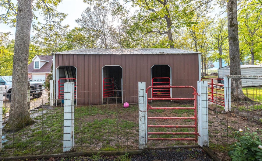 13907 Highway T, Fredericktown, Missouri 63645, 5 Bedrooms Bedrooms, 14 Rooms Rooms,4 BathroomsBathrooms,Farm,For Sale,Highway T,MAR25029407