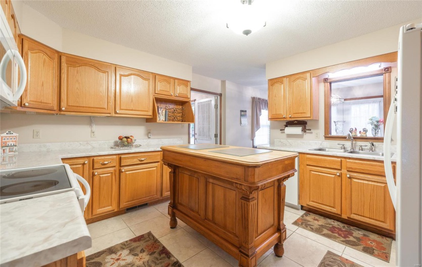13907 Highway T, Fredericktown, Missouri 63645, 5 Bedrooms Bedrooms, 14 Rooms Rooms,4 BathroomsBathrooms,Farm,For Sale,Highway T,MAR25029407
