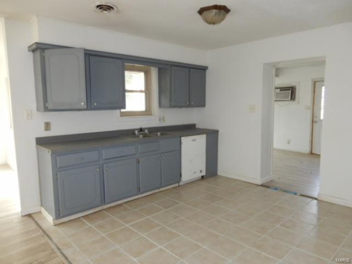 201 Quapaw, Steele, Missouri 63877, 2 Bedrooms Bedrooms, 5 Rooms Rooms,1 BathroomBathrooms,Residential,For Sale,Quapaw,MAR25029689