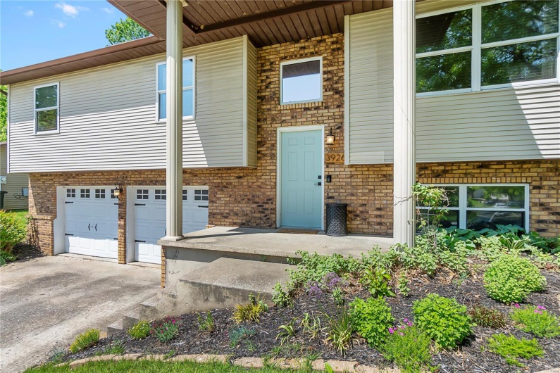 3926 Valley View Lane, Cape Girardeau, Missouri 63701, 3 Bedrooms Bedrooms, 6 Rooms Rooms,2 BathroomsBathrooms,Residential,For Sale,Valley View,MAR25027624