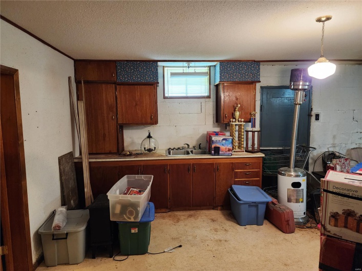 8310 C Hwy, Poplar Bluff, Missouri 63901, 7 Bedrooms Bedrooms, 12 Rooms Rooms,3 BathroomsBathrooms,Residential,For Sale,C Hwy,MAR25029663