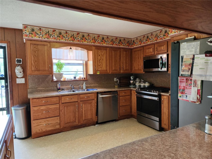8310 C Hwy, Poplar Bluff, Missouri 63901, 7 Bedrooms Bedrooms, 12 Rooms Rooms,3 BathroomsBathrooms,Residential,For Sale,C Hwy,MAR25029663