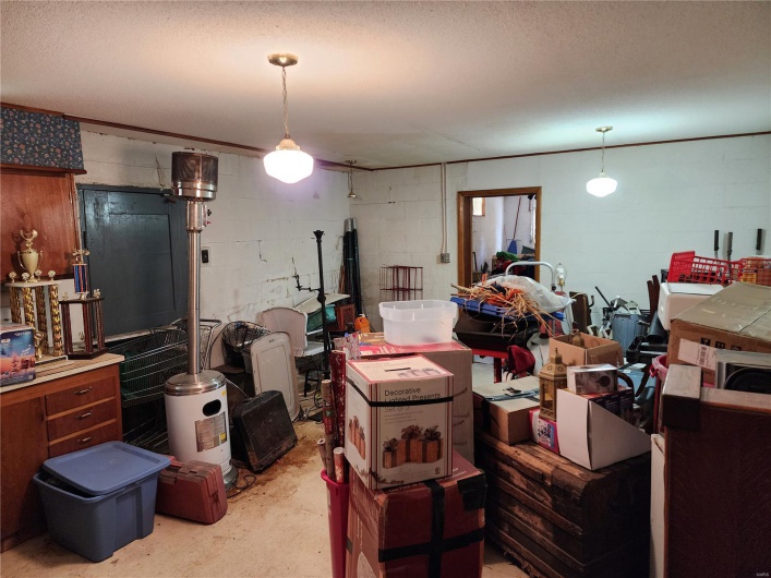 8310 C Hwy, Poplar Bluff, Missouri 63901, 7 Bedrooms Bedrooms, 12 Rooms Rooms,3 BathroomsBathrooms,Residential,For Sale,C Hwy,MAR25029663