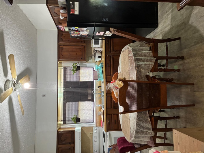 1002 Tremont Street, Poplar Bluff, Missouri 63901, 2 Bedrooms Bedrooms, 5 Rooms Rooms,1 BathroomBathrooms,Residential,For Sale,Tremont,MAR25029417