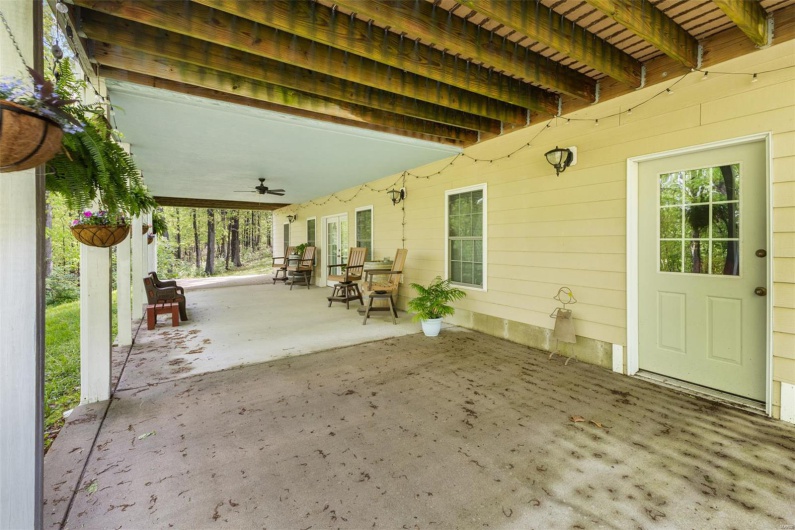 View of patio / terrace with a ceiling fan