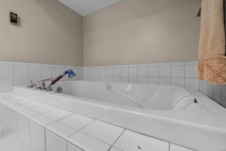 2160 County Road 603, Jackson, Missouri 63755, 6 Bedrooms Bedrooms, 21 Rooms Rooms,5 BathroomsBathrooms,Residential,For Sale,County Road 603,MAR25028898