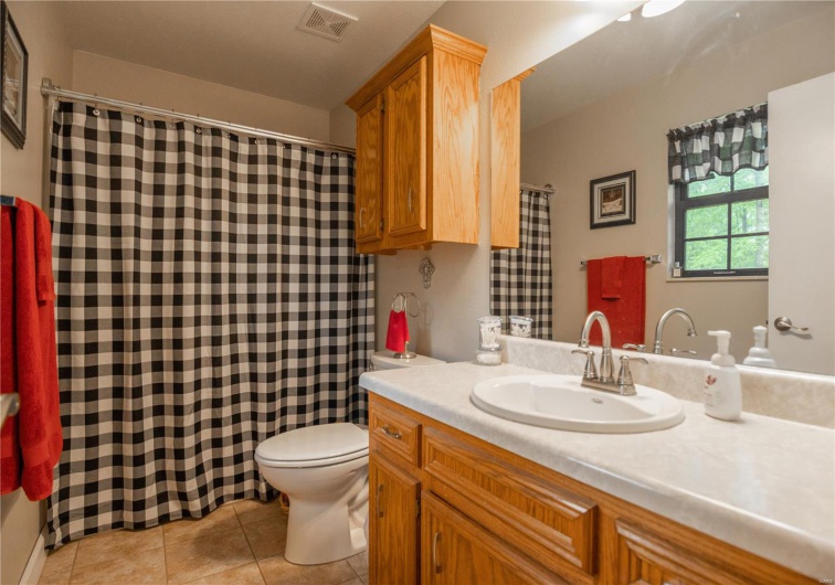 2612 Fox Drive, Poplar Bluff, Missouri 63901, 3 Bedrooms Bedrooms, 7 Rooms Rooms,2 BathroomsBathrooms,Residential,For Sale,Fox,MAR25029919