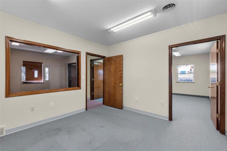 720 Forest Avenue, Cape Girardeau, Missouri 63701, ,Commercial Lease,For Sale,Forest,MAR25029694