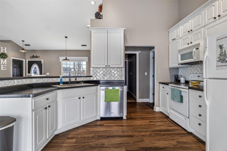 25 Elk Drive, Farmington, Missouri 63640, 3 Bedrooms Bedrooms, 8 Rooms Rooms,2 BathroomsBathrooms,Residential,For Sale,Elk,MAR25005371