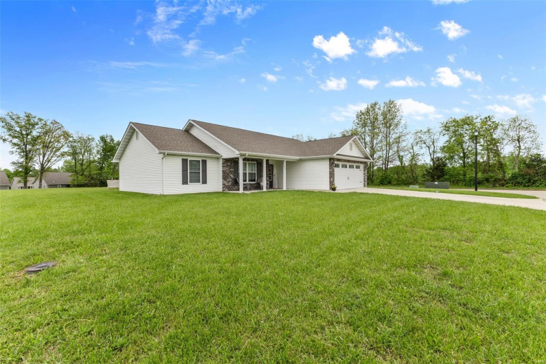 710 Skye View Court, Farmington, Missouri 63640, 3 Bedrooms Bedrooms, 6 Rooms Rooms,2 BathroomsBathrooms,Residential,For Sale,Skye View,MAR25030002
