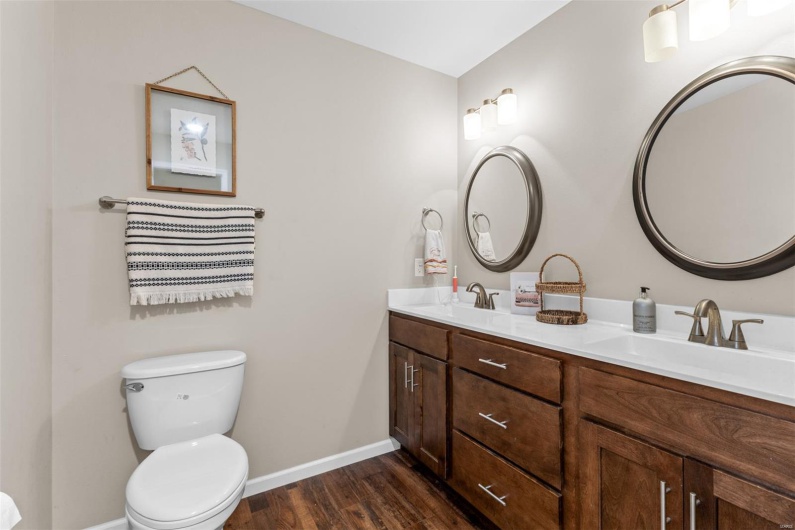 710 Skye View Court, Farmington, Missouri 63640, 3 Bedrooms Bedrooms, 6 Rooms Rooms,2 BathroomsBathrooms,Residential,For Sale,Skye View,MAR25030002