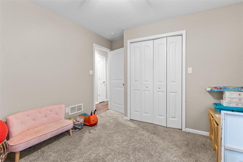710 Skye View Court, Farmington, Missouri 63640, 3 Bedrooms Bedrooms, 6 Rooms Rooms,2 BathroomsBathrooms,Residential,For Sale,Skye View,MAR25030002