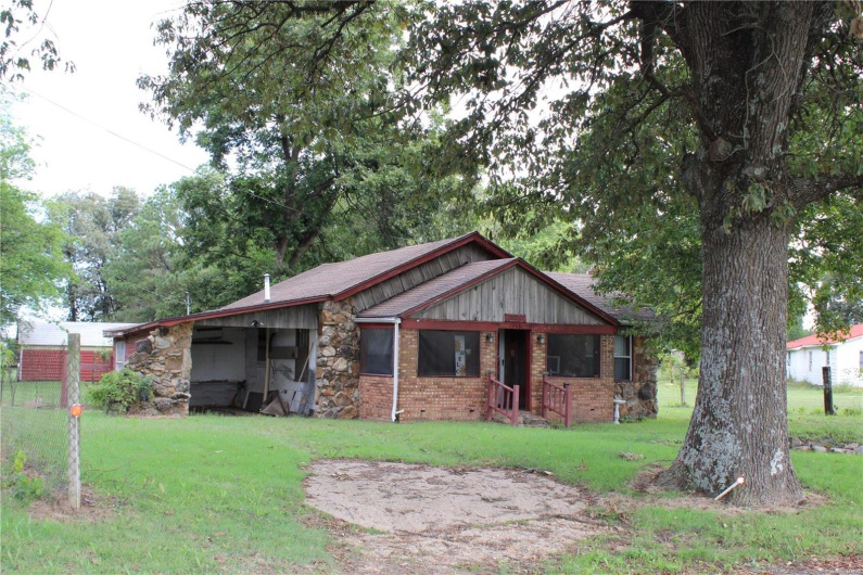1908 Luther Street, Kennett, Missouri 63857, 2 Bedrooms Bedrooms, 9 Rooms Rooms,1 BathroomBathrooms,Residential,For Sale,Luther,MAR25030047