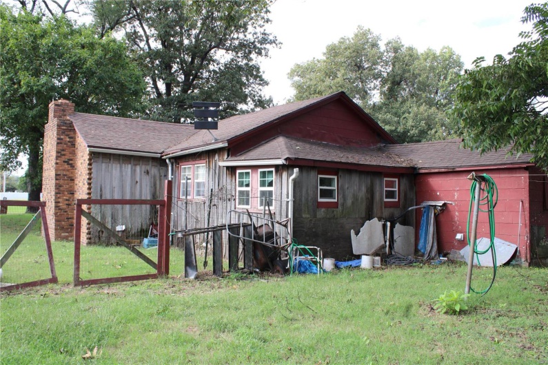 1908 Luther Street, Kennett, Missouri 63857, 2 Bedrooms Bedrooms, 9 Rooms Rooms,1 BathroomBathrooms,Residential,For Sale,Luther,MAR25030047