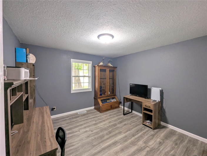 631 Victor Street, Poplar Bluff, Missouri 63901, 2 Bedrooms Bedrooms, 6 Rooms Rooms,1 BathroomBathrooms,Residential,For Sale,Victor,MAR25030046