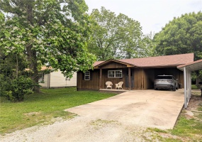 631 Victor Street, Poplar Bluff, Missouri 63901, 2 Bedrooms Bedrooms, 6 Rooms Rooms,1 BathroomBathrooms,Residential,For Sale,Victor,MAR25030046