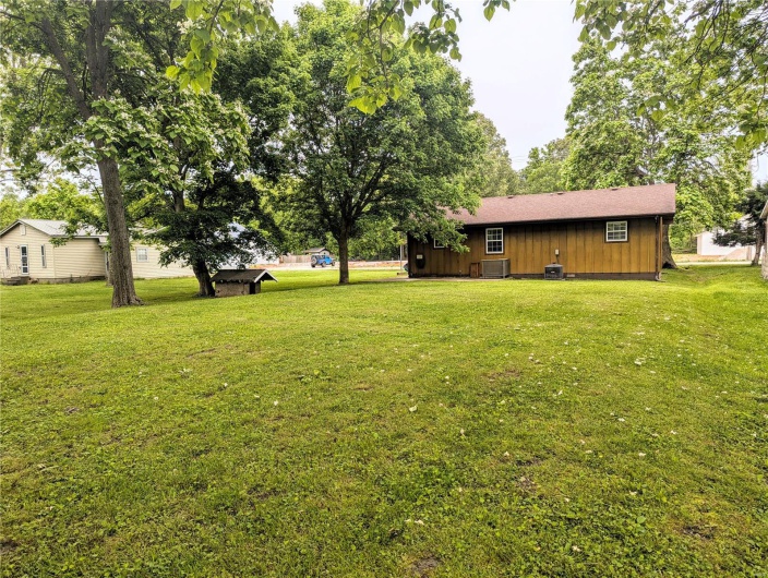 631 Victor Street, Poplar Bluff, Missouri 63901, 2 Bedrooms Bedrooms, 6 Rooms Rooms,1 BathroomBathrooms,Residential,For Sale,Victor,MAR25030046