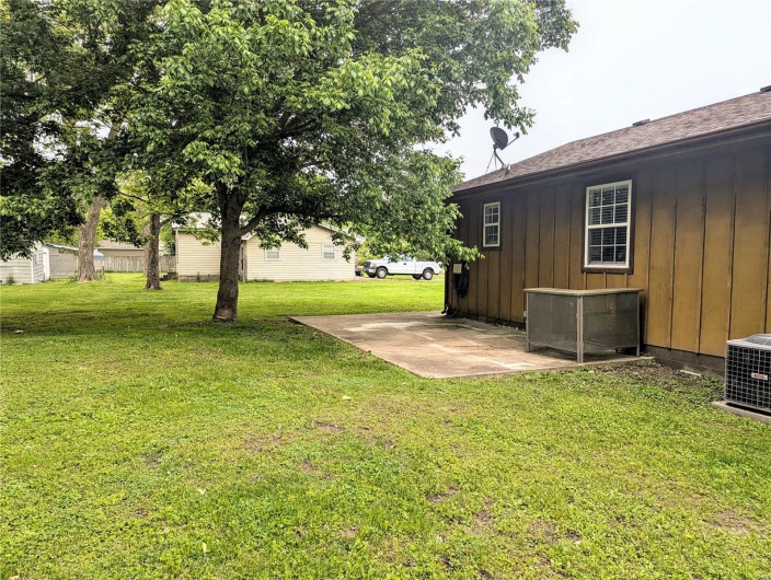 631 Victor Street, Poplar Bluff, Missouri 63901, 2 Bedrooms Bedrooms, 6 Rooms Rooms,1 BathroomBathrooms,Residential,For Sale,Victor,MAR25030046