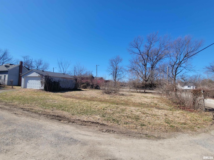 905 MONROE Street, Herrin, Illinois 62948, 3 Bedrooms Bedrooms, 0 ,1 BathroomBathrooms,Residential,For Sale,MONROE,0,RMAEB456993