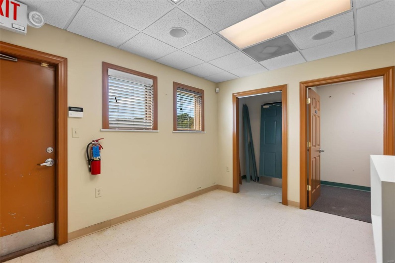 2439 Bloomfield Road, Cape Girardeau, Missouri 63703, ,Commercial Sale,For Sale,Bloomfield,MAR25030108