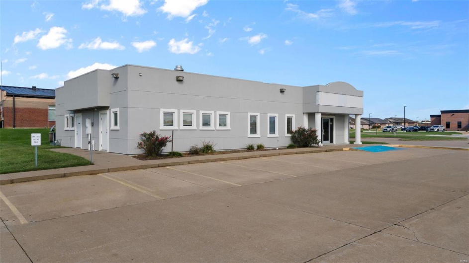 2439 Bloomfield Road, Cape Girardeau, Missouri 63703, ,Commercial Sale,For Sale,Bloomfield,MAR25030108
