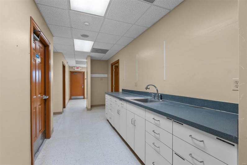 2439 Bloomfield Road, Cape Girardeau, Missouri 63703, ,Commercial Sale,For Sale,Bloomfield,MAR25030108