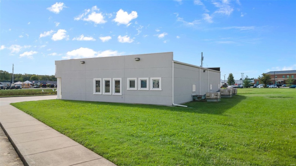 2439 Bloomfield Road, Cape Girardeau, Missouri 63703, ,Commercial Sale,For Sale,Bloomfield,MAR25030108