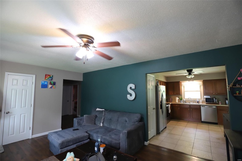 Living room from the right side wall 
