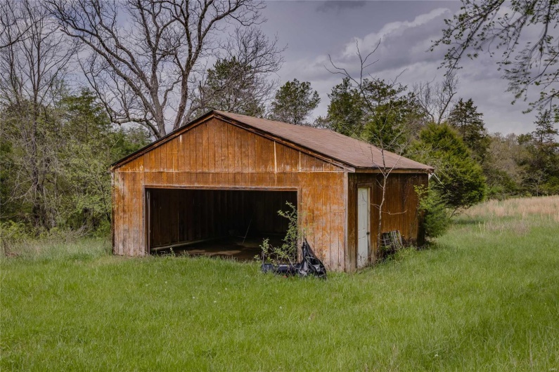 8619 Highway E, Bonne Terre, Missouri 63628, 3 Bedrooms Bedrooms, 8 Rooms Rooms,2 BathroomsBathrooms,Farm,For Sale,Highway E,MAR25029041