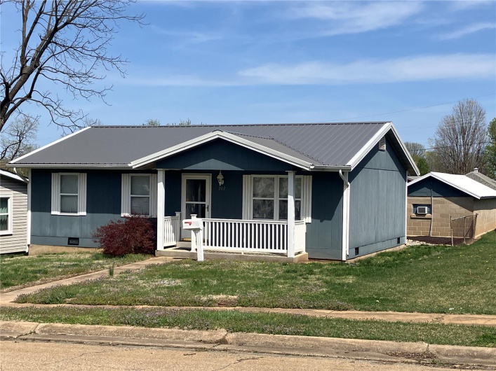 202 Grant, Desloge, Missouri 63601, 3 Bedrooms Bedrooms, 5 Rooms Rooms,2 BathroomsBathrooms,Residential,For Sale,Grant,MAR25020293