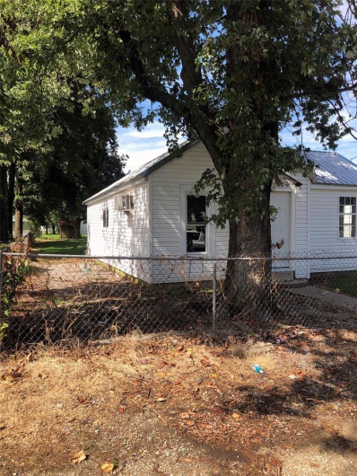 1411 Pine St, Dexter, Missouri 63841, 2 Bedrooms Bedrooms, 6 Rooms Rooms,1 BathroomBathrooms,Residential,For Sale,Pine St,MAR24045500