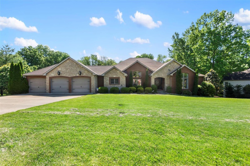 467 Windwood Lake Drive, Cape Girardeau, Missouri 63701, 7 Bedrooms Bedrooms, 11 Rooms Rooms,4 BathroomsBathrooms,Residential,For Sale,Windwood Lake,MAR25020365