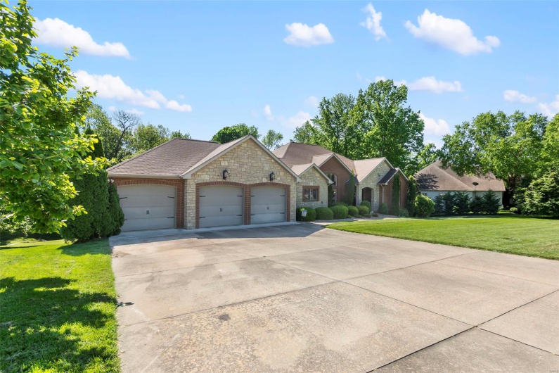 467 Windwood Lake Drive, Cape Girardeau, Missouri 63701, 7 Bedrooms Bedrooms, 11 Rooms Rooms,4 BathroomsBathrooms,Residential,For Sale,Windwood Lake,MAR25020365