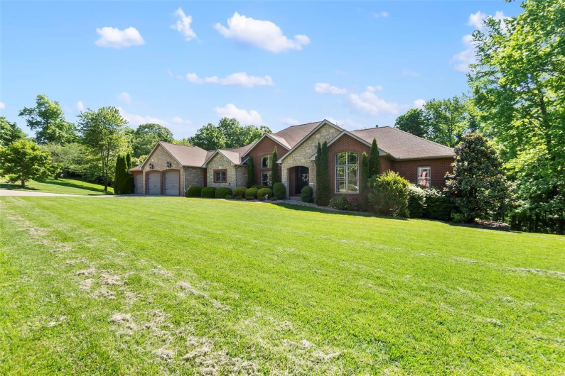 467 Windwood Lake Drive, Cape Girardeau, Missouri 63701, 7 Bedrooms Bedrooms, 11 Rooms Rooms,4 BathroomsBathrooms,Residential,For Sale,Windwood Lake,MAR25020365