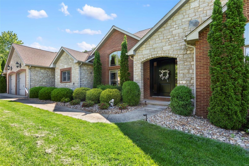 467 Windwood Lake Drive, Cape Girardeau, Missouri 63701, 7 Bedrooms Bedrooms, 11 Rooms Rooms,4 BathroomsBathrooms,Residential,For Sale,Windwood Lake,MAR25020365