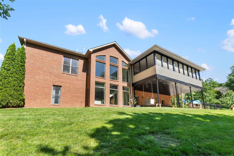 467 Windwood Lake Drive, Cape Girardeau, Missouri 63701, 7 Bedrooms Bedrooms, 11 Rooms Rooms,4 BathroomsBathrooms,Residential,For Sale,Windwood Lake,MAR25020365
