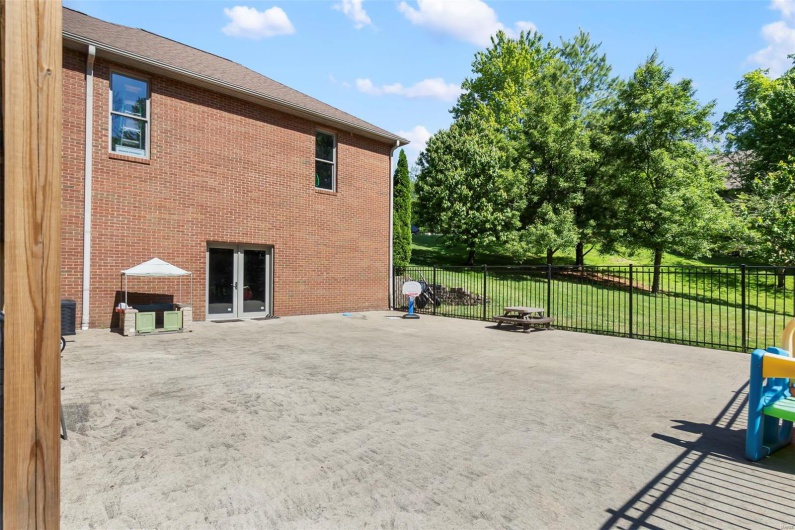 467 Windwood Lake Drive, Cape Girardeau, Missouri 63701, 7 Bedrooms Bedrooms, 11 Rooms Rooms,4 BathroomsBathrooms,Residential,For Sale,Windwood Lake,MAR25020365