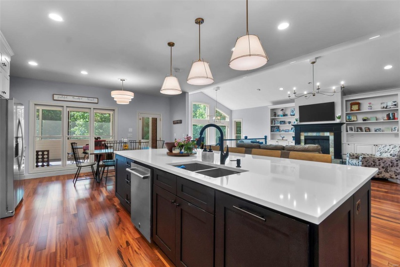 467 Windwood Lake Drive, Cape Girardeau, Missouri 63701, 7 Bedrooms Bedrooms, 11 Rooms Rooms,4 BathroomsBathrooms,Residential,For Sale,Windwood Lake,MAR25020365