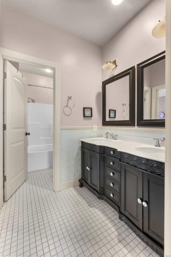 467 Windwood Lake Drive, Cape Girardeau, Missouri 63701, 7 Bedrooms Bedrooms, 11 Rooms Rooms,4 BathroomsBathrooms,Residential,For Sale,Windwood Lake,MAR25020365