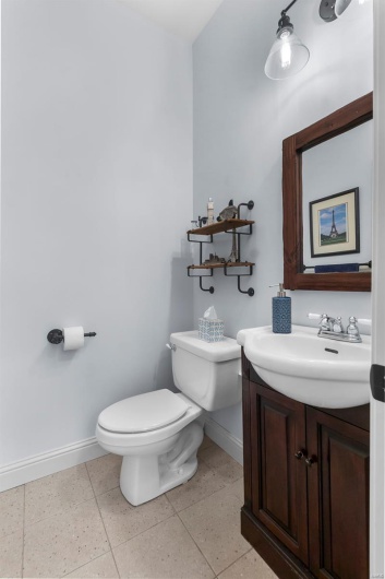 467 Windwood Lake Drive, Cape Girardeau, Missouri 63701, 7 Bedrooms Bedrooms, 11 Rooms Rooms,4 BathroomsBathrooms,Residential,For Sale,Windwood Lake,MAR25020365