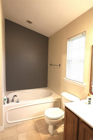 69 Swan Lane, Farmington, Missouri 63640, 4 Bedrooms Bedrooms, 8 Rooms Rooms,2 BathroomsBathrooms,Residential,For Sale,Swan,MAR25030293