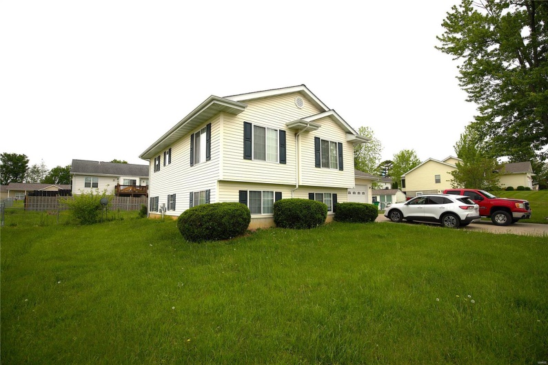 69 Swan Lane, Farmington, Missouri 63640, 4 Bedrooms Bedrooms, 8 Rooms Rooms,2 BathroomsBathrooms,Residential,For Sale,Swan,MAR25030293