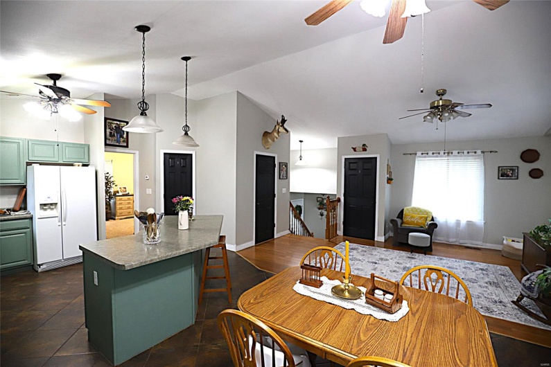 69 Swan Lane, Farmington, Missouri 63640, 4 Bedrooms Bedrooms, 8 Rooms Rooms,2 BathroomsBathrooms,Residential,For Sale,Swan,MAR25030293