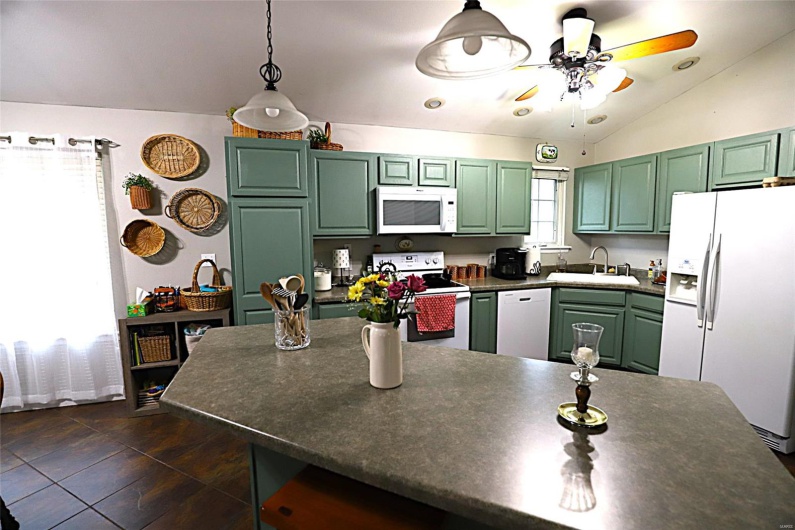 69 Swan Lane, Farmington, Missouri 63640, 4 Bedrooms Bedrooms, 8 Rooms Rooms,2 BathroomsBathrooms,Residential,For Sale,Swan,MAR25030293